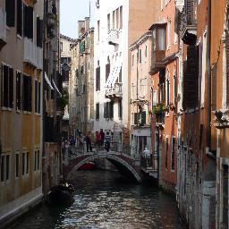 tosuzuki21's profile picture. ベニスの公認ガイド、現地イタリアで旅行会社経営、美術や歴史に興味、愛書家、政治や経済のお話も好き、イタリア旅行ならおまかせのイタリア通