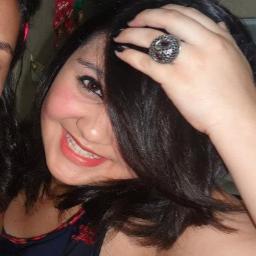 Divertida,chata ,grossa ,muito maluca ,problemática ,sensível  e MUITO MUITO FELIZ=#EU Simplesmente a minha vida e assim  O ideal é ser feliz e não perfeita