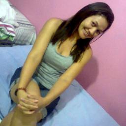 Sou muito simpatica cantora e mt feliz com a VIDA:p