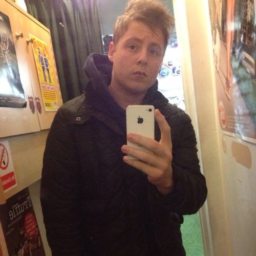 hi, well done on reaching my twitter page, as youre here you may aswell scroll down and hit my follow button :)