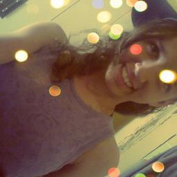 # {Ranielle'} .­'­ αs flores são bonitαs em quαlquer lugαr do mundo , muitα gente tem formα mαis não tem conteúdo' --*