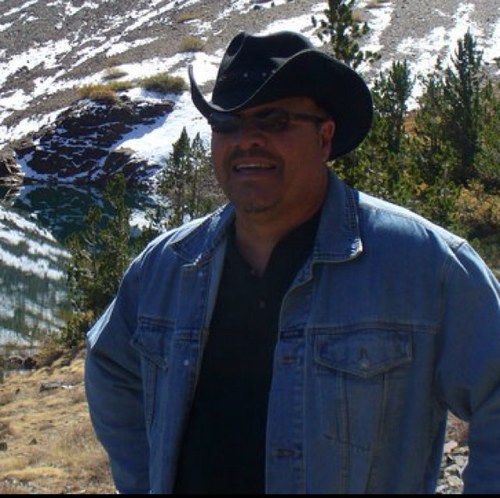 Husband to Karen, Father to Sabrina, Derek, Marcie, papa to Naomi, Elliot, Anika, and Oliver. Pastor @go2faith
