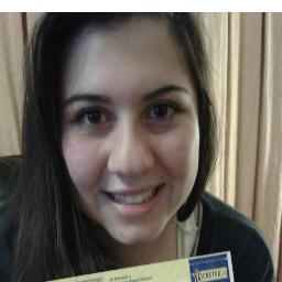 hola soy vivi soy muy feliz , loca y sociable me encanta twilight la saga y bruno mars .... ! siguime y te seguiré de vuelta :D