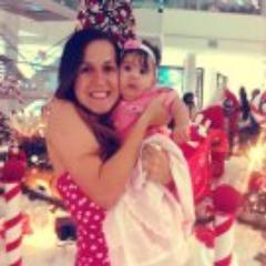 A garota que é linda,alegre e de bem com a vida.