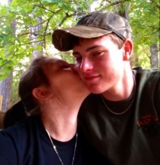 im 22 born sept.25 1993 love to party and have fun.I love my son Michael Gunner Mott! lifes to short to just sit around im always on the go.