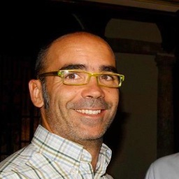 Emprendedor orientado a las personas y la innovacion. Firme defensor de la cooperacion y el desarrollo y crecimiento sinergico