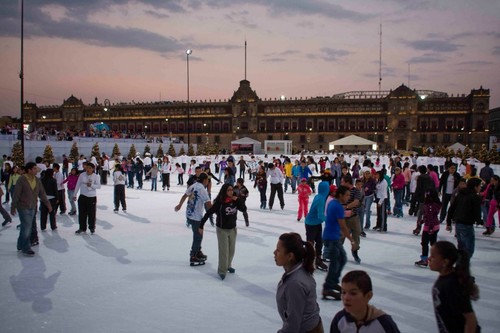 La pista de hielo mas grande del mundo se encuentra en México DF, ¡Visitanos!