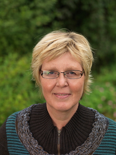 Sygeplejerske og selvstændig psykoterapeut og smerte- og energiterapeut.
