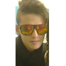 sou feio mais sou legal,
mentira não sou legal. :@