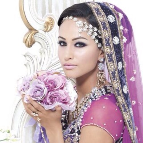 I am a Makeup Artist, based in North West London - i have been trained by Saima Akram Academy, experienced in catwalks/fashion,party and bridal Hair and Makeup!