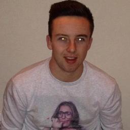 heyyy im Tom :) follow me i follow you, unfollow me i unfollow you simple as that guys cant wait for your tweets :)
