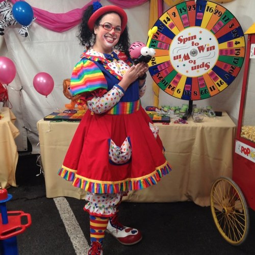 FlopsieTheClown's profile picture. Now in Orlando Florida USA - Face painter, balloon sculptor, glitter tattoo artist, and silly singer. Invite me to your next party and let the fun begin!