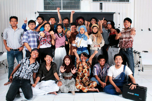 Keep Skip, Keep Enjoy, Keep Gercep, We are family form Politeknik Negeri Jakarta Desain Grafis G 2011'