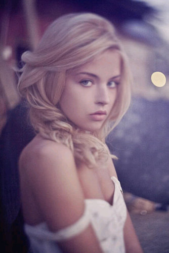 DisneyKaira's profile picture. Hey I'm Kiara, daughter of Simba and Nala! My true love is Kovu! I'm not *just* a princess, you know. That's only *half* of who I am! RP!