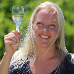 Blev förälskad i ett vin och gjorde helt om i livet. Frilansjournalist, fast skribent på Allt om Vin, blog på Allt om Mat. In English: @ericawinetrips