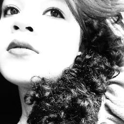 Hello......Sou brasileira, tenho 16 anos, sou directioner e luanete! Amo sertanejo, funk, axe etc....futura médica, e modelo (: