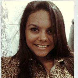 Ela tem força
Ela tem sensibilidade
Ela é guerreira
Ela é uma deusa
Ela é mulher de verdade (:
