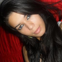 Nada é muito longe, tudo depende do tamanho da  sua vontade. ᵔᴥᵔ ‏