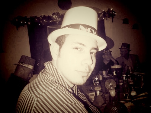 Hondureño, Ingeniero en sistemas, Trabajo: BANADESA, Empresa CETIC, Hobby: Fifa