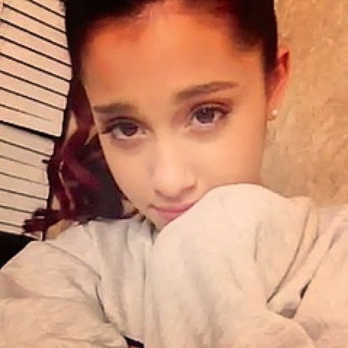 #@ArianaGrande tweeted me 10.29.12! at 10:48 pm! @iwannabetaller is my twitter bff and she saved my life!Also love @ddlovato!