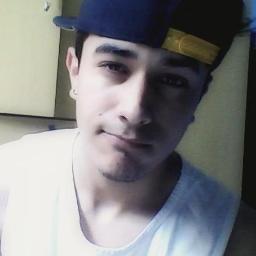 Alto , gosto de tocar violao, sair com os amigos..
ficar na net u.u