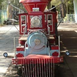 Paseos en el Trenecito Escenico y en el mototren La cebra,  servicios de estacionamientos 3, 4, 5, 7 y 9 ,  de Sanitarios, tienda y dulcerias.