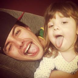 E como um anjo, você veio até a mim, e me fez feliz, e hoje é a razão dos meus sorrisos. (30/10/2011)