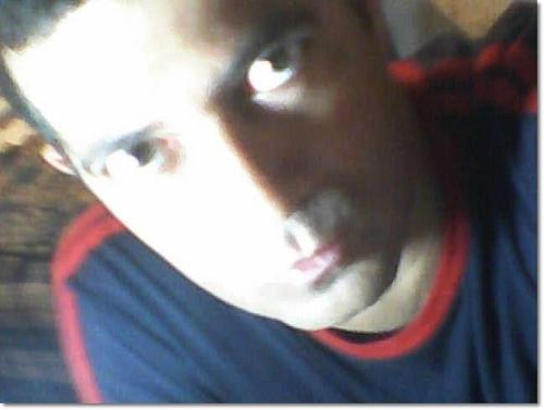 Sou carioca...moreno claro...sou Vascaíno de coração....tenho um amor infinito ao meu Rei JESUS CRISTO....