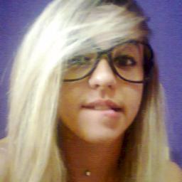 Looiira, Baaxinha, 16 anos, chaata, implicante, ciumenta, irritante, feliz e SOLTEIRA. *---*