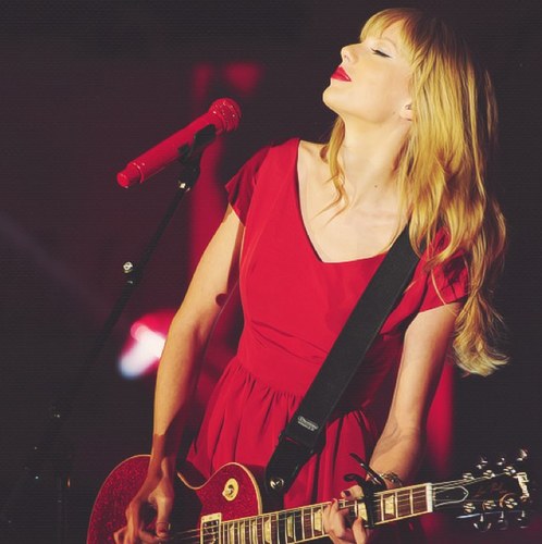 Canadian Swiftie!!:) I LOVE Taylor Swift(: Please follow me(: Taylor&Meredith are perf.