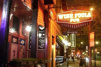 Wise Fools Pub
2270 North Lincoln Avenue Chicago, IL 60614
(773) 525-5401