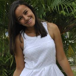 — 	Você está vivo. Esse é o seu espetáculo. Só quem se mostra se encontra. Por mais que se perca no caminho.