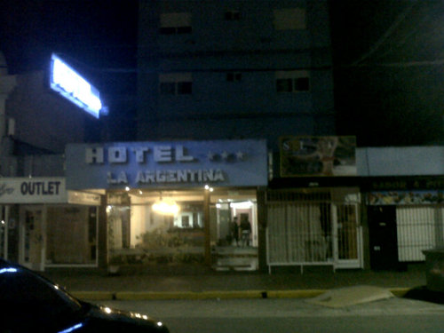 Hotel La Argentina ubicado en pleno centro y frente al mar. Ambiente familiar en san bernardo tu mejor opcion para tus vacaciones... Tel:(02257) 460456
