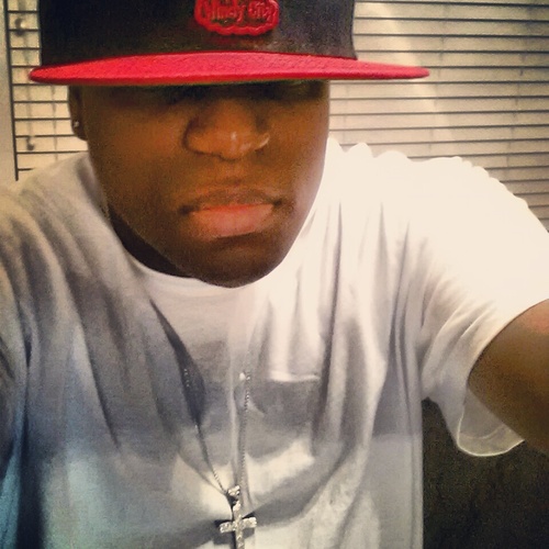 20 years young. Im a LIBRA. Im laid back,but can also get hyper. Im a nice guy but,not soft. I collect new era fitteds :)