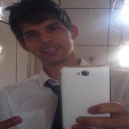Sou um filho redimido por Deus . Separado do Mal . Adornado de Luz. Olhos no Impossivel . Coração nas nuvens. Pés no chão .