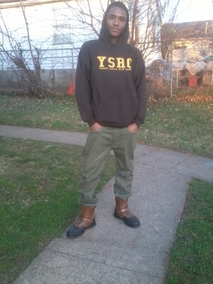 IM A COOL , LAID WAY BACK NICCA, LOVE TO GET MONEY I NEVER LIKED BITCH NICCAS AND ITS Y.S.R.G. ALL WE DO IS BALL!!! BALL!!! BALL!!!