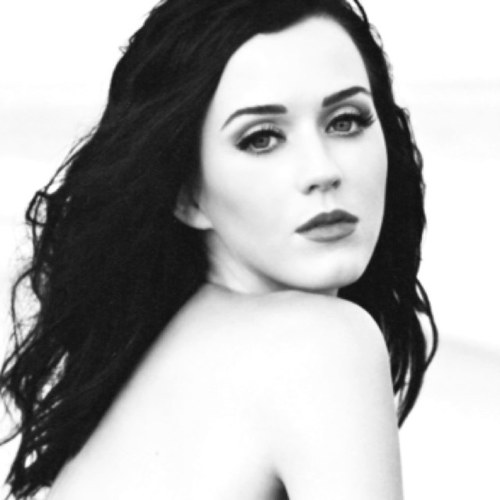 SinfulKanga's profile picture. Singer and Mother. Sweet, fun and happy. That's the face she hides under, but she's broken and loney ever since she lost #Roo. #SinfulDisney •RP18+|MC|AU|Bi•