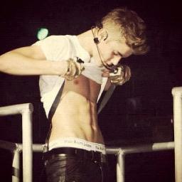 el #believetour comenzo estoy tan emocionada, TE AMO JUSTIN  eres lo mejor en mi vida