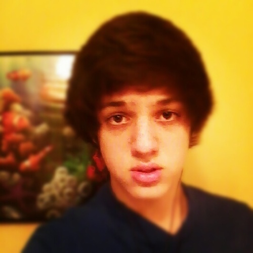 I'm Jeremy (: I sing, play gutair,skate and just chill. check out my youtube channel of me singing the channel name is Jwoods1998.