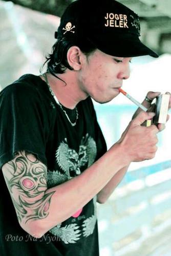 CRaieS's profile picture. Perasaan bisa berubah, cintamu juga... yang tak akan pernah berubah itu hanya kenanganmu ˆ⌣ˆ