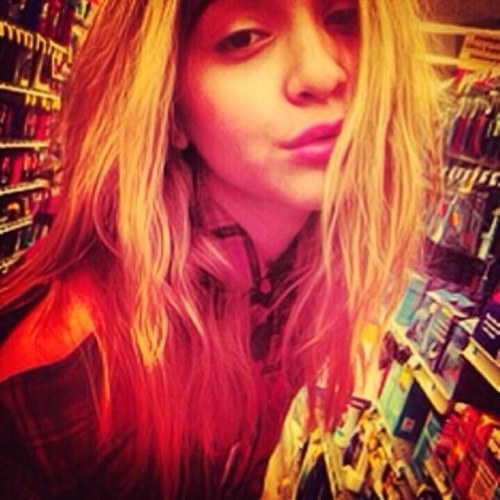 GO FOLLOW @selenashoez