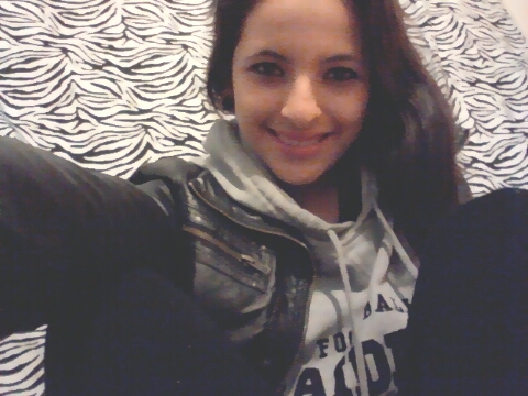 r_alexandra69's profile picture. Alexandra Danielle/Engaged/18/Purple