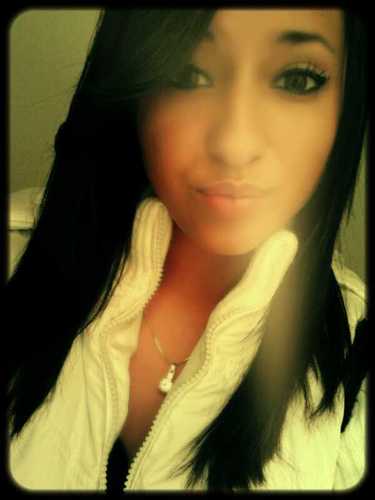 shaniiabarela's profile picture. 