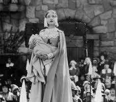 embroideredA's profile picture. I enjoy knitting and making clothes for the town's fathers, it is also how I make a living for my intelligent daughter Pearl and I (: