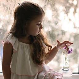 MahasenYahia's profile picture. لن أسمح للبكاء أن يطفئ نور عينيّ فهناك من يستحقون أن أبصرهم بها
الجوريّ إما داعبه النسيم اشتد عبق شذاه فواحاً.. والياسمين نقيٌ صافٍ رقيق