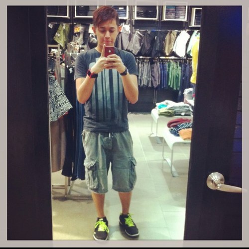 aKoPosiJD's profile picture. It will not make you less of a man if you will love another man :)