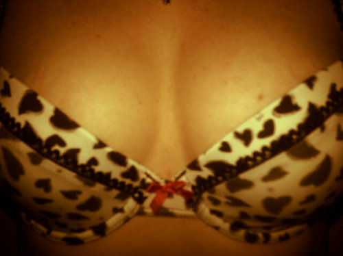 Mel_x_B's profile picture. Feeling sexy is all in the mind.. Mom of 4 kids.. Wife to @rags_01.. Living life and having fun! Love posting my boobs so follow and RT if you like mine ;) xxx