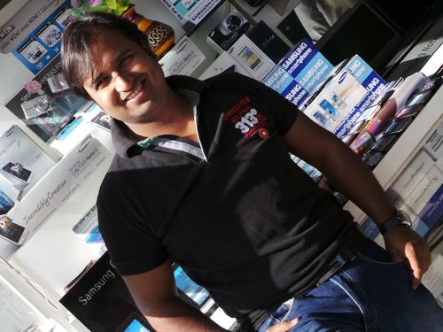 I m coool, sweet n nature lovin person , n i love my family.