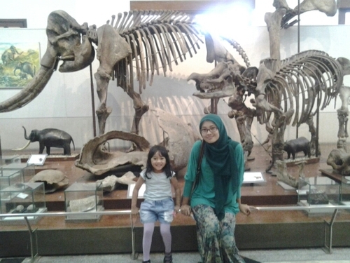 I'm Fabulous beautiful young energetic lovable mother. That's me..!!! *tong protes