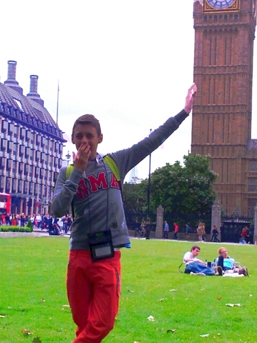 EColasanto's profile picture. Follow me please,I want 1000 followers is possible:)? Grazie a tutti i 400 gran fighi che mi seguono, punto a 450 mi aiutate? Ditelo agli amici